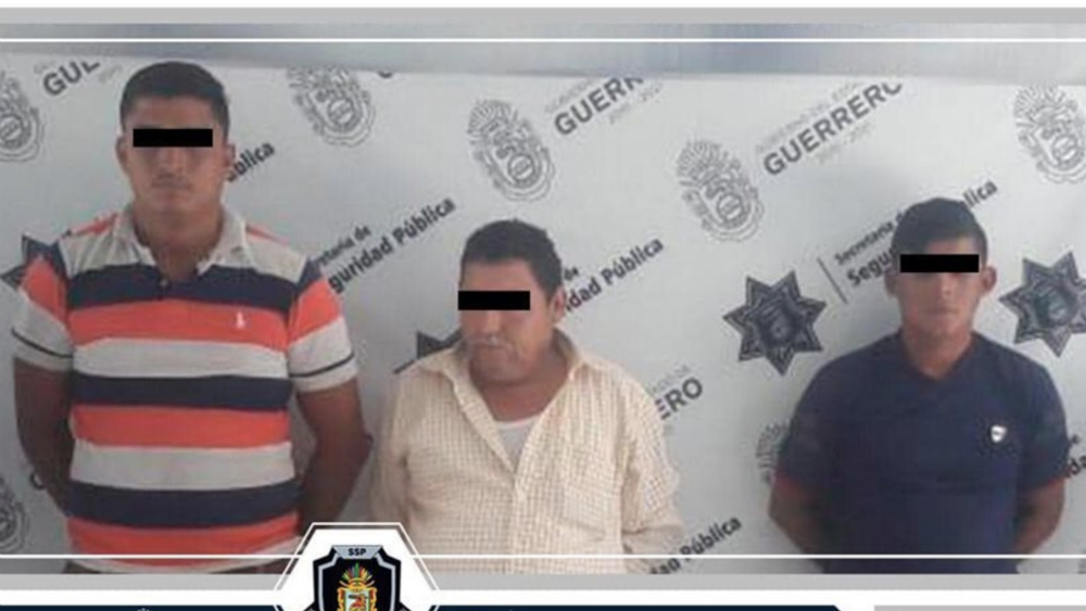 Detienen a tres sujetos por llevar miles de cartuchos en despensas del DIF