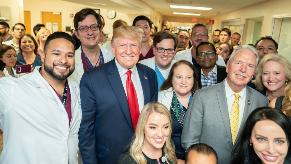 #Video Trump alardea sobre popularidad en visita a hospital de El Paso