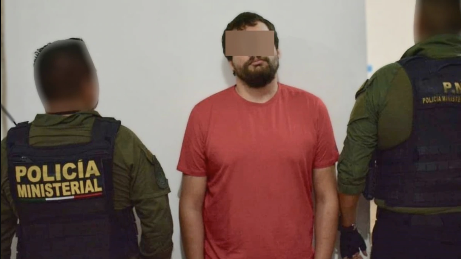 México entrega a FBI a acusado de asesinar a sus padres