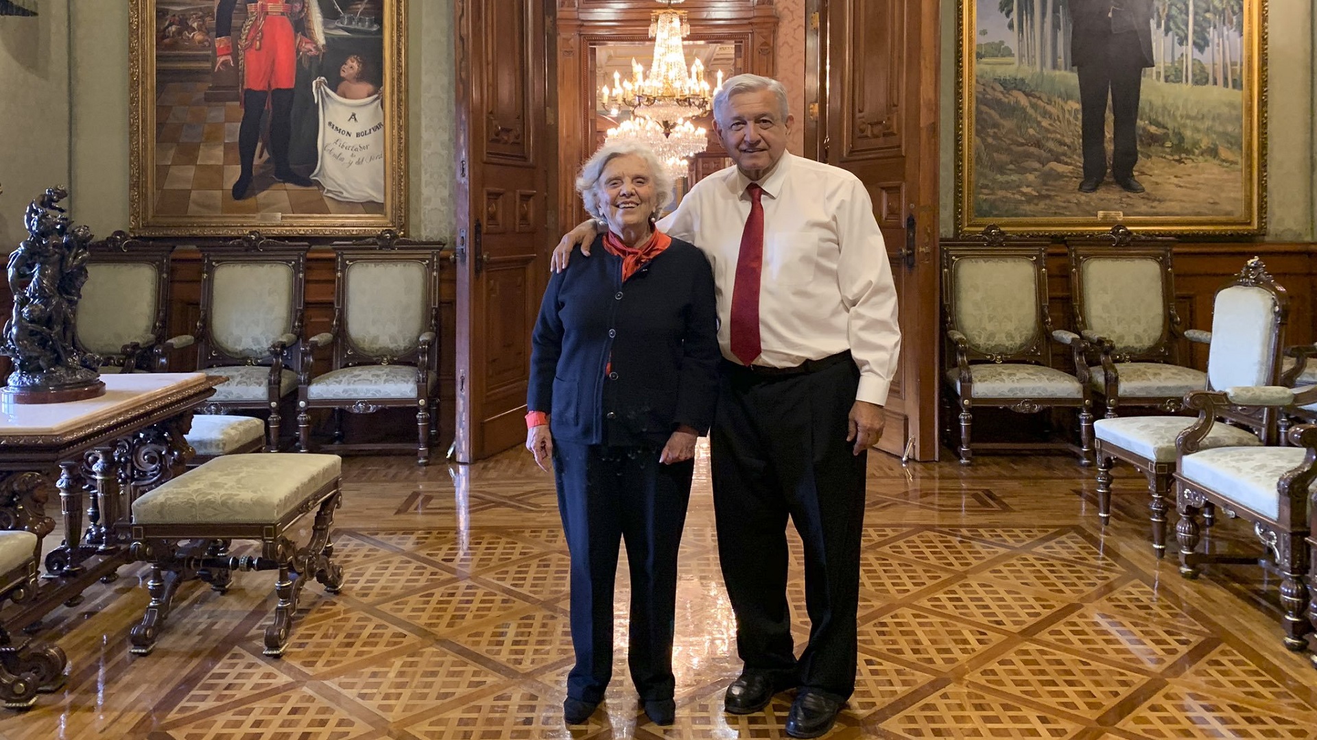 López Obrador conversa con Elena Poniatowska en Palacio Nacional
