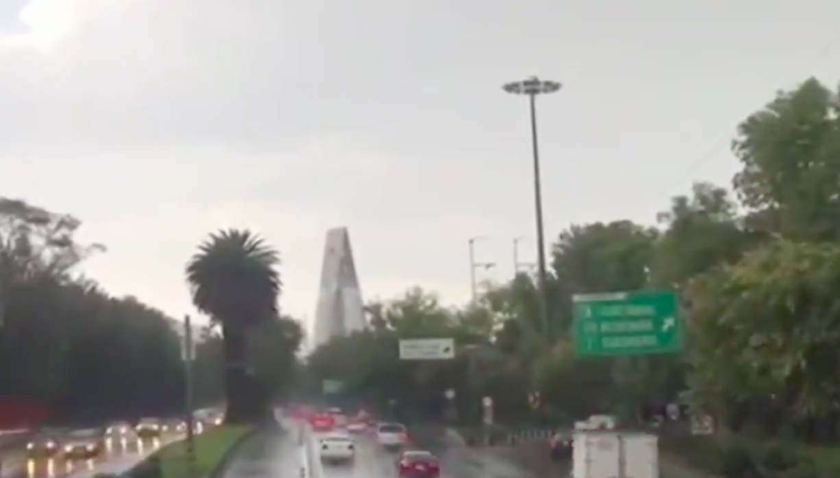 Encharcamientos y caída de árboles por lluvias en la Ciudad de México