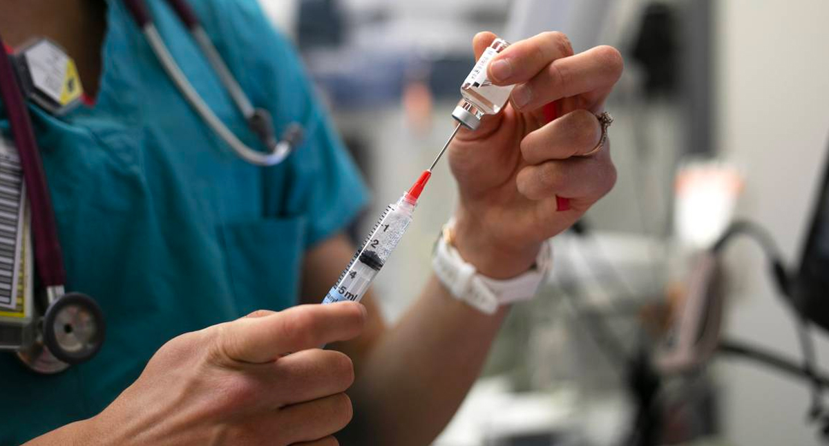 Enfermeras denuncian amenazas por hablar español en EE.UU.