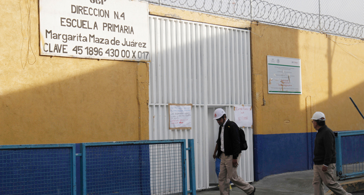 El lunes podrían iniciar clases escuelas cercanas a toma clandestina en Iztacalco El lunes podrían iniciar clases escuelas cercanas a toma clandestina en Iztacalco