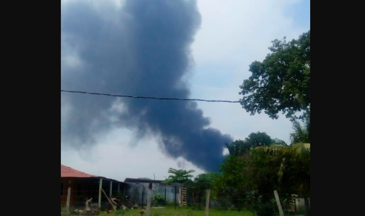 Explota vehículo presuntamente usado para robo de combustible