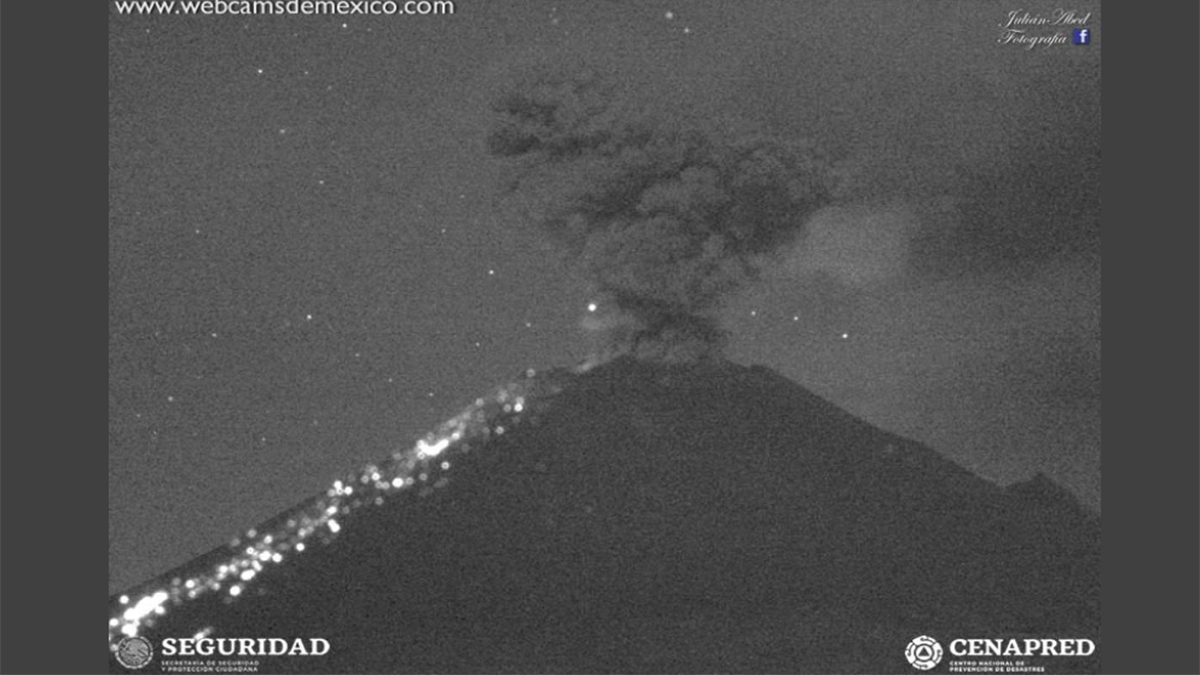 Popocatépetl registra explosión y columna de ceniza