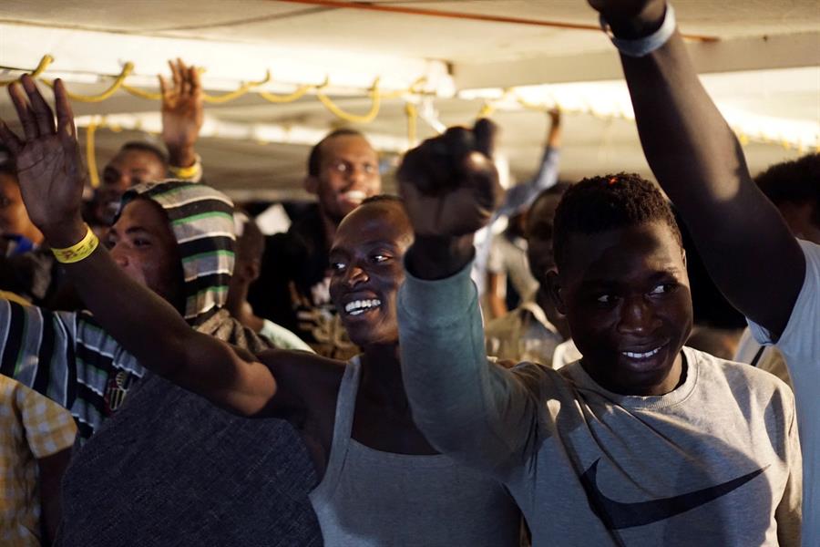 Desembarcan 83 migrantes del Open Arms en Lampedusa - f060276fbe1b14748be452248fb71ba3a9b7272cw