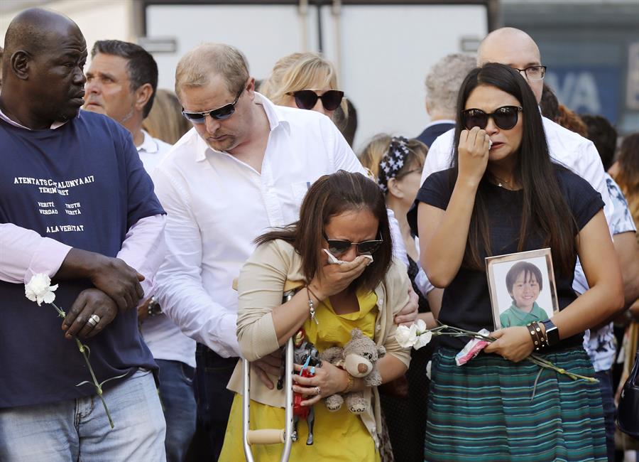 Recuerdan a víctimas de atentados en Barcelona - f787a38992a58a2875e85210750e5232e3b967e1w