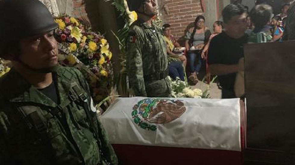 Entregan cuerpo de teniente de la Guardia Nacional caído en Guanajuato