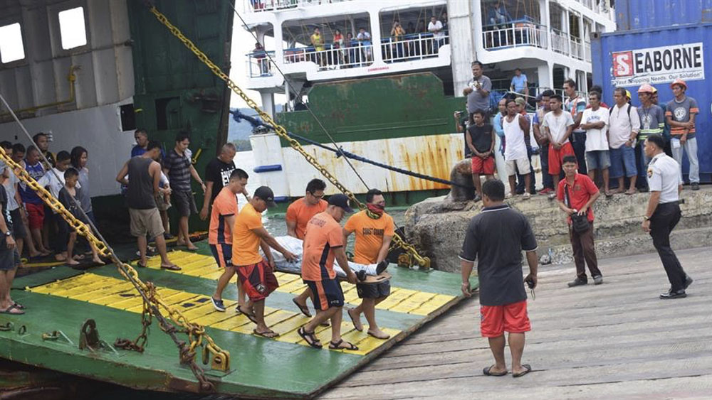 Incendio en ferry deja tres muertos y 69 desaparecidos en Filipinas