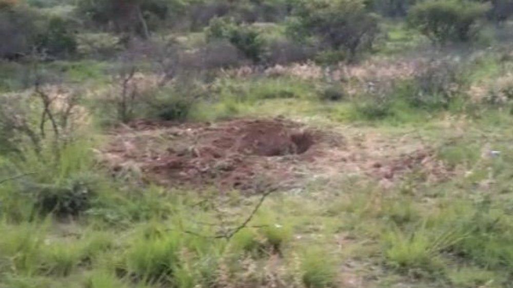 Fiscalía de Guanajuato saca restos humanos de fosa clandestina en Celaya