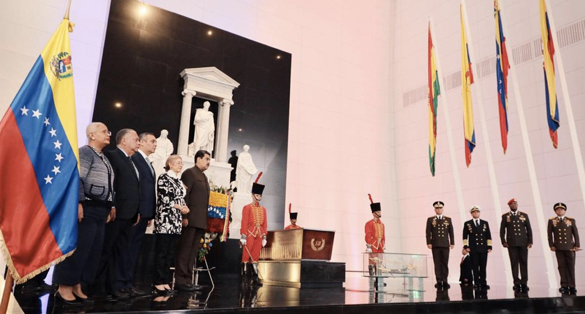 Gobierno de Maduro asegura que amenaza de bloqueo no tiene sustento jurídico