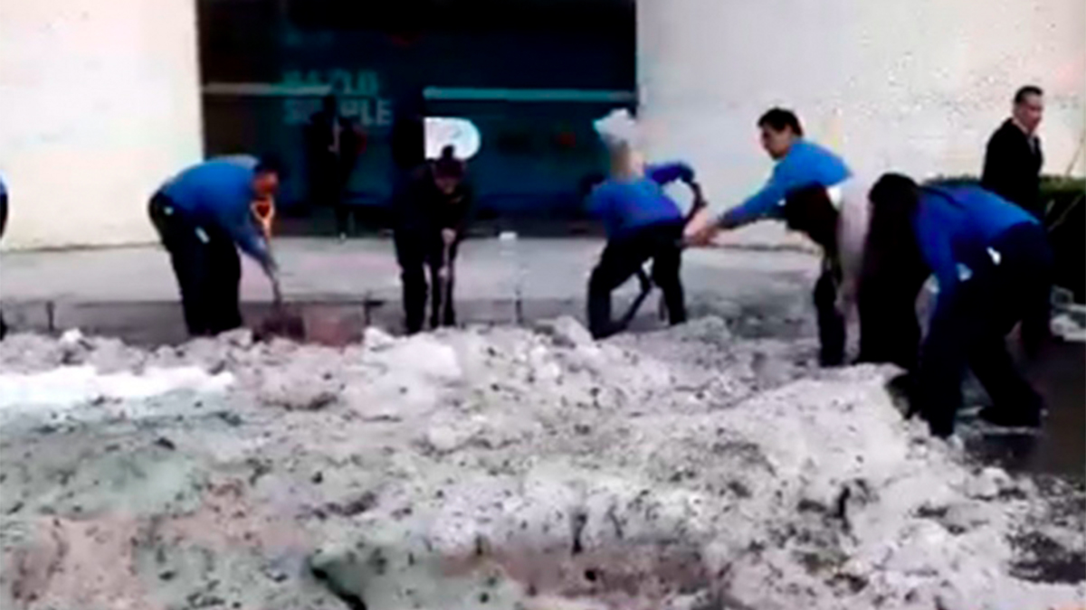 #Video Trabajadores retiran granizo en Cuajimalpa