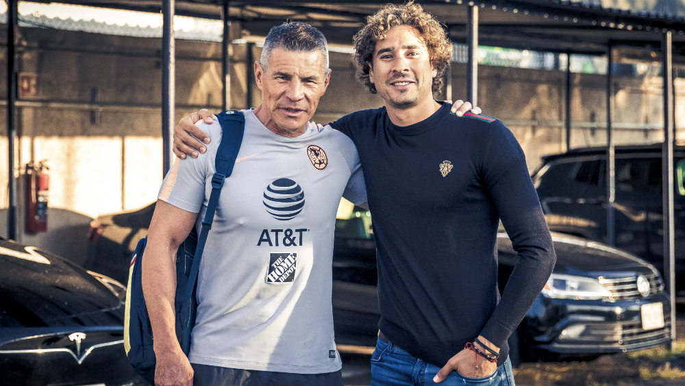 Guillermo Ochoa cumple con exámenes médicos en América