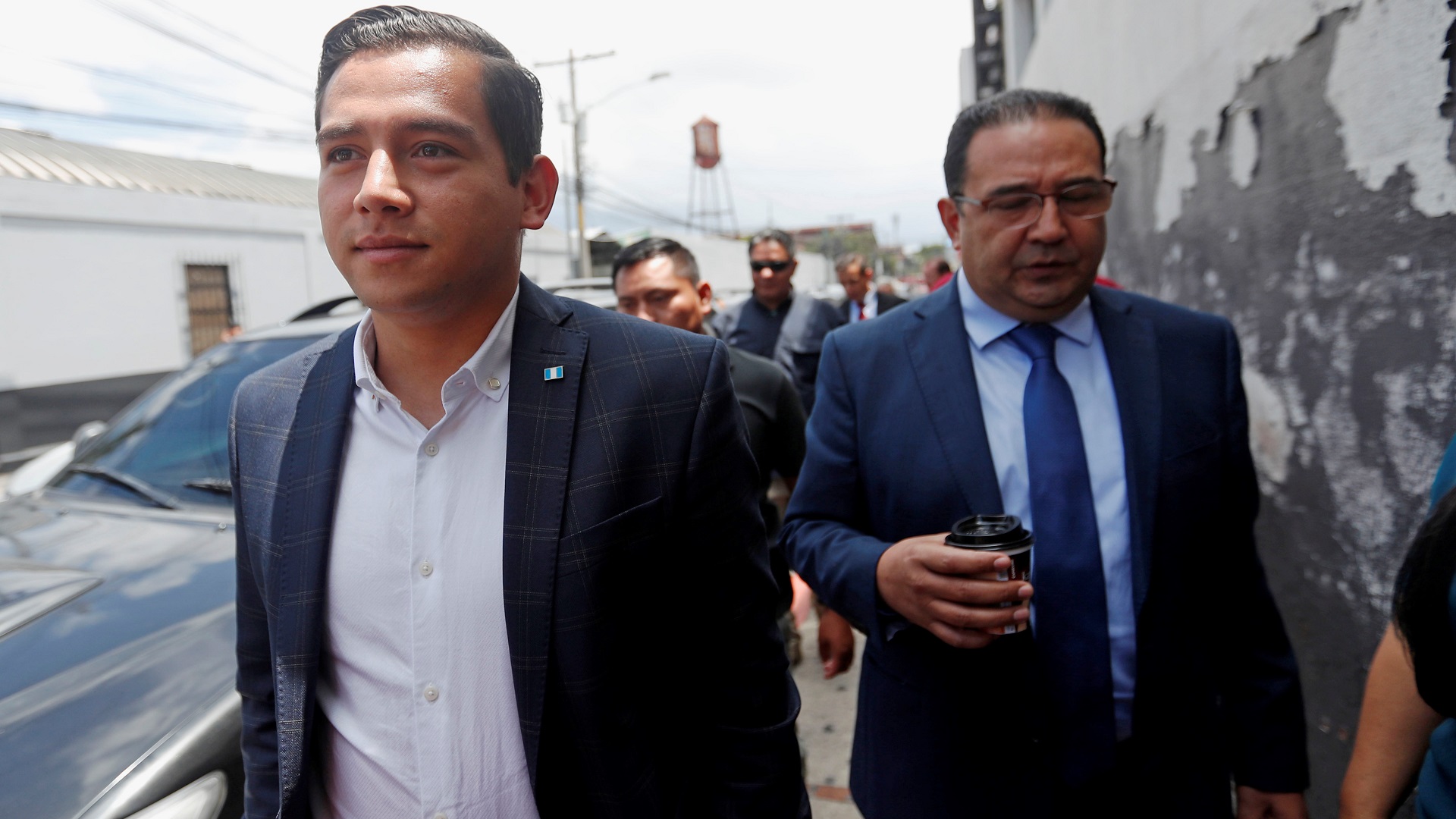 Absuelven de fraude a hijo y hermano de Jimmy Morales