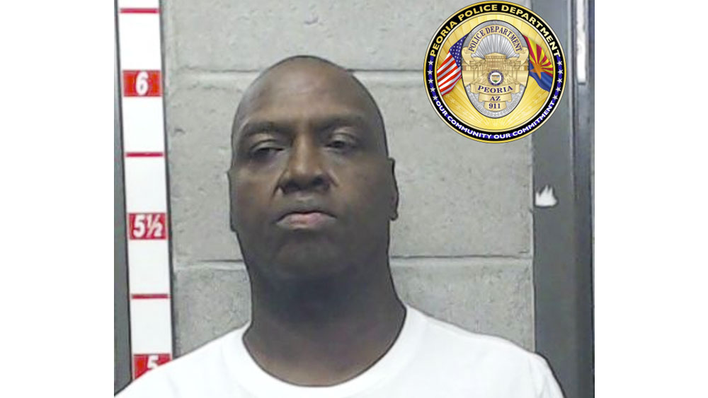 Arrestan a entrenador de básquetbol por 28 delitos sexuales en EE.UU.