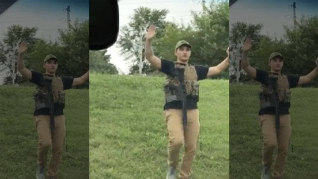 Joven ingresa armado y con chaleco antibalas a Walmart de EE.UU.