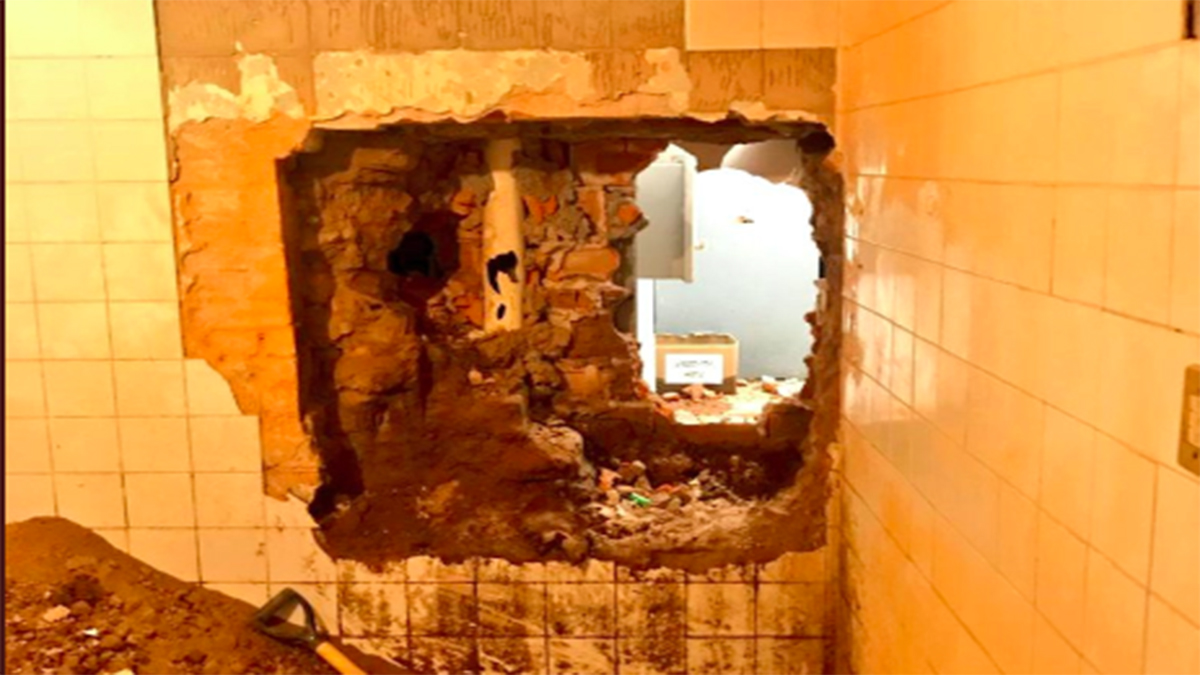 Destroza pared y roba banco en San Luis Potosí