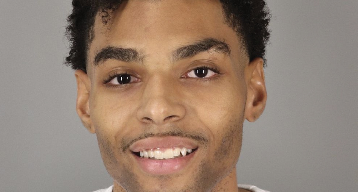 #Video Detienen a hombre que lamió bote de helado en Walmart