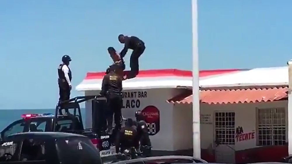 #Video Hombre se le escapa a seis policías en Campeche