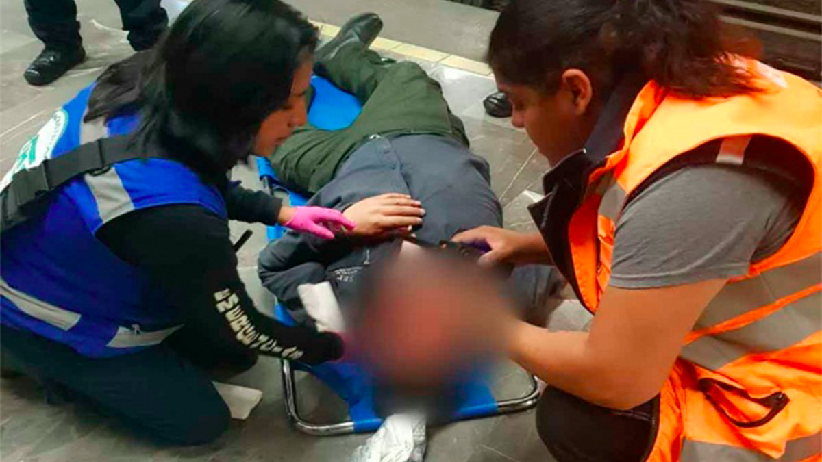 Metro golpea a hombre en la cabeza en la estación Coyoacán