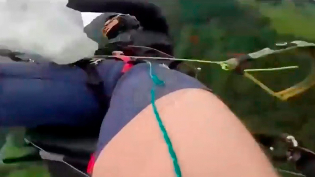 #Video Hombre se estrella contra el suelo tras accidente en parapente