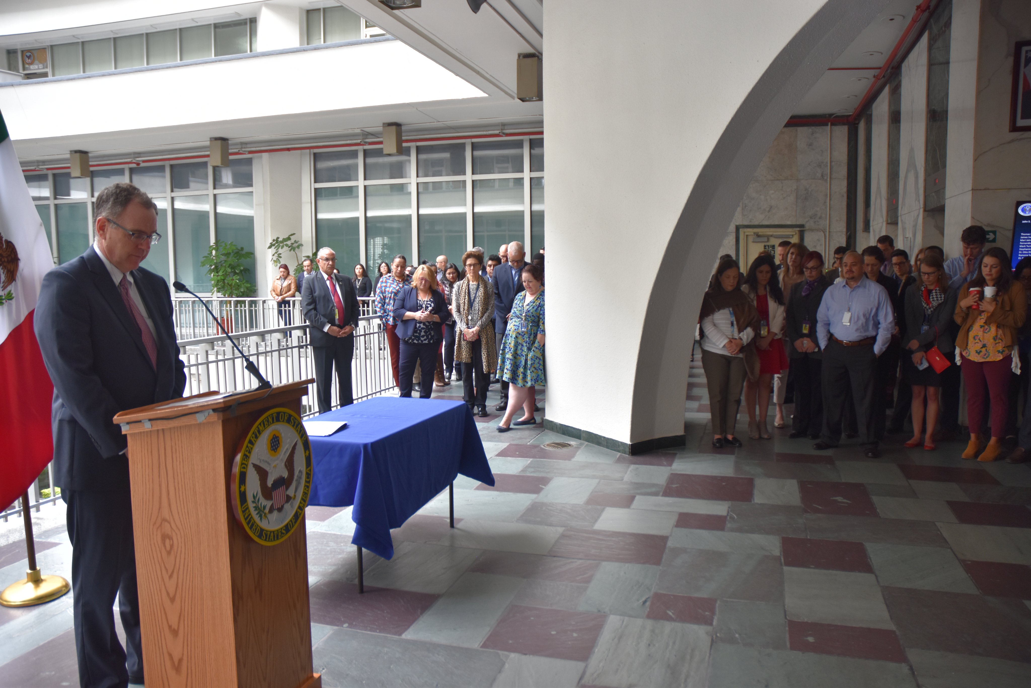 Embajada de EE.UU. homenajea a víctimas de masacre en El Paso - homenaje-victimas-de-el-paso