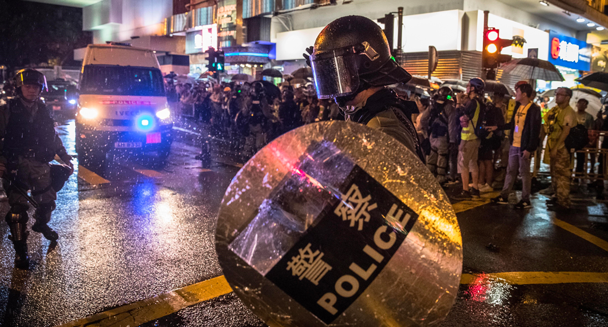 Hong Kong admite que está al borde de una situación “muy peligrosa”