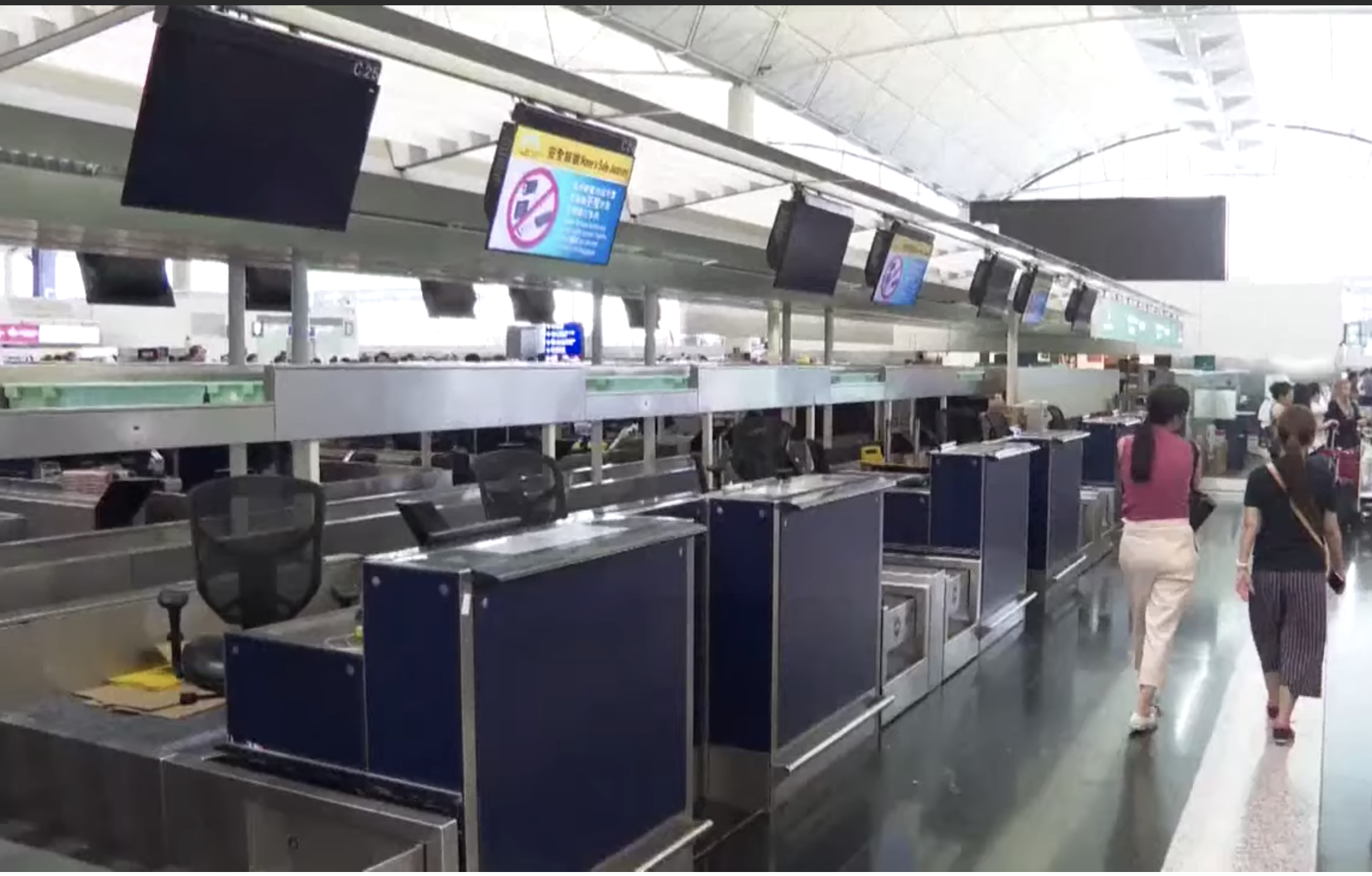 La justicia de Hong Kong interviene para devolver la normalidad al aeropuerto