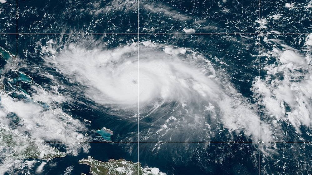 Dorian se fortalece y se convierte en huracán categoría 3