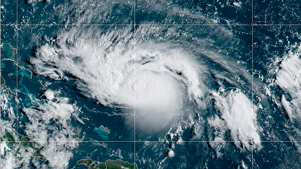 Huracán Dorian desvía su ruta