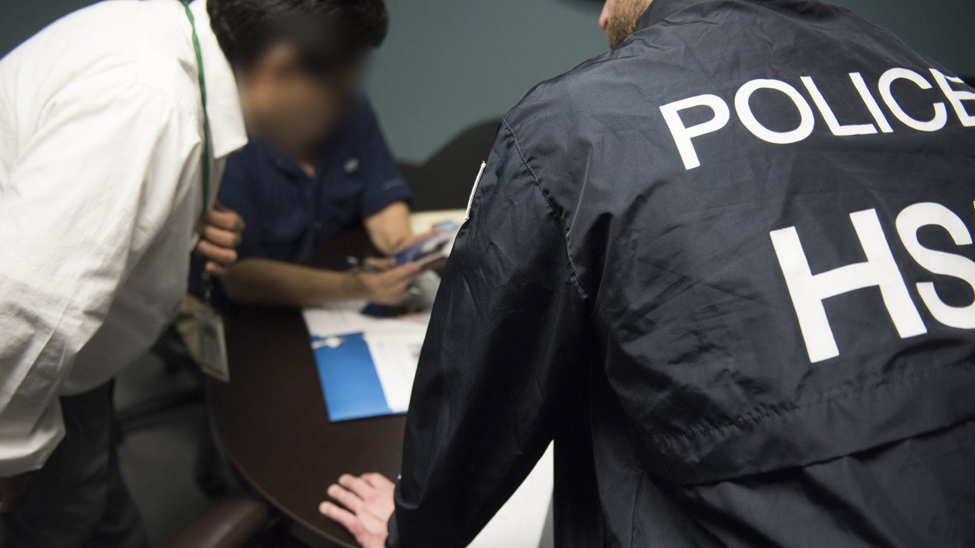 Consulados atienden a 88 mexicanos detenidos tras redadas en Mississippi