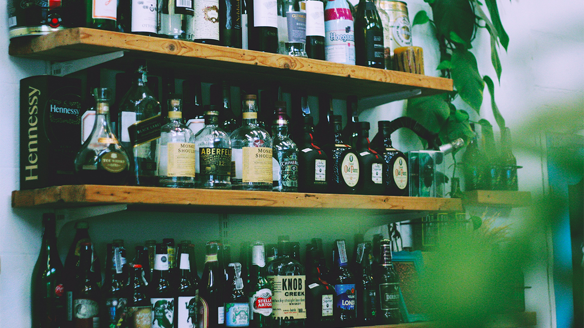 Diputados analizan aumentar IEPS a alcohol, tabaco y refrescos