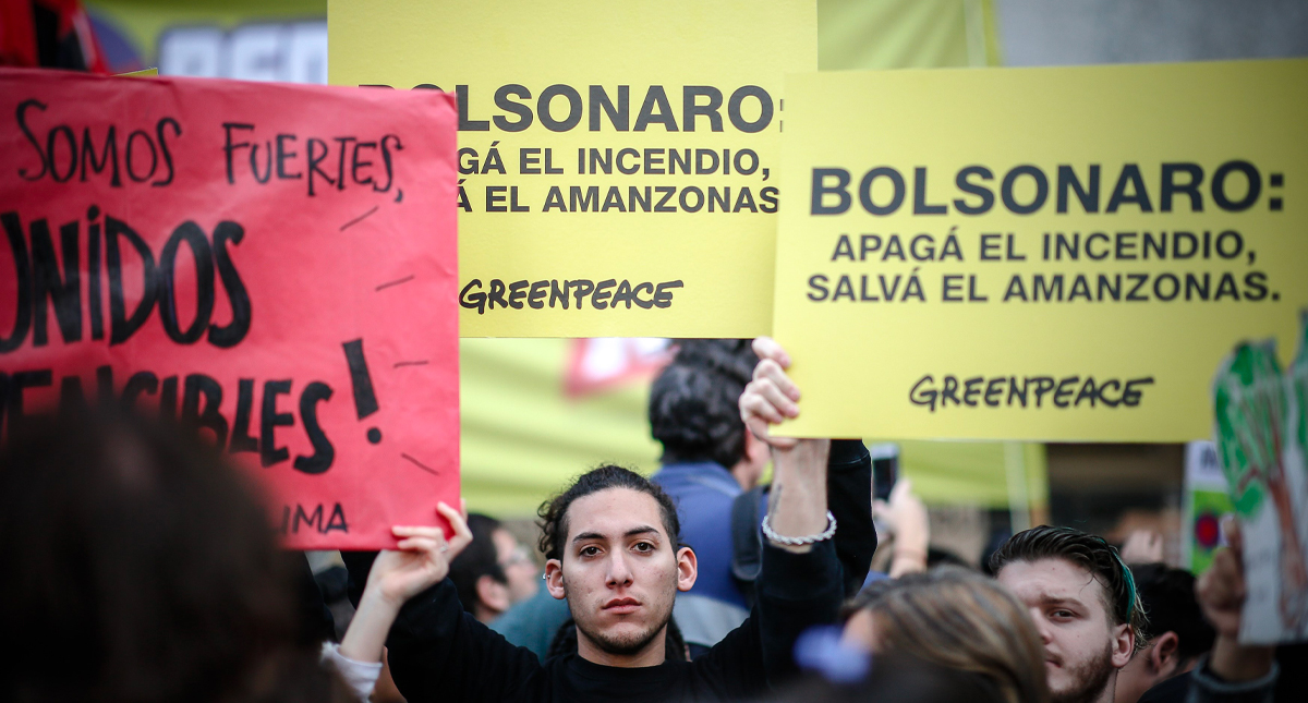 Bolsonaro enviaría al Ejército a combatir incendios en Amazonía Bolsonaro enviaría al Ejército a combatir incendios en Amazonía