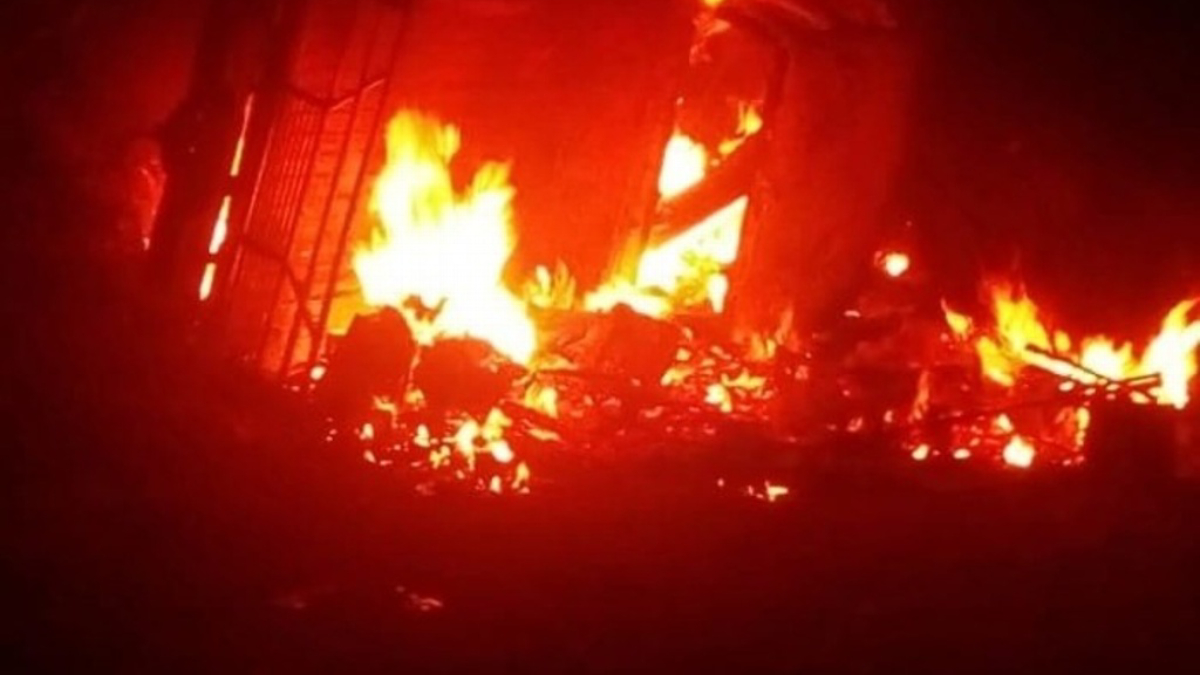 Mueren cuatro personas al incendiarse camioneta en Veracruz