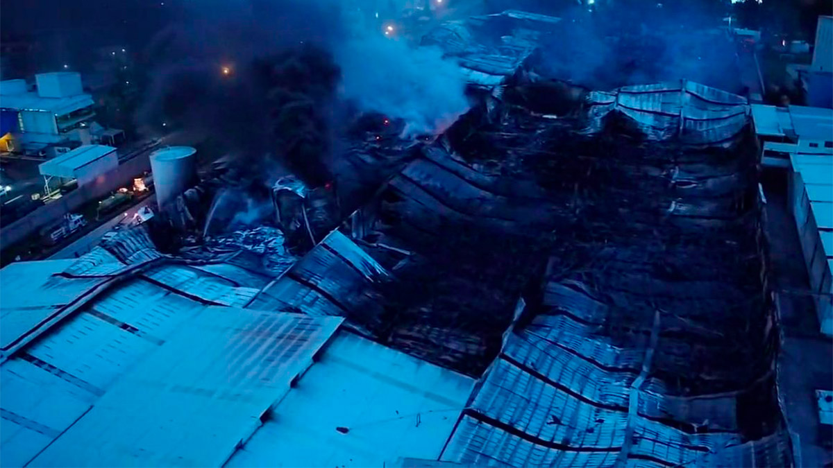 Controlan incendio en Ciudad Industrial de Morelia tras más de 13 horas Controlan incendio en Ciudad Industrial de Morelia tras más de 13 horas