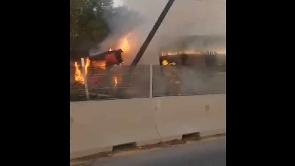 #Video Se incendia pipa de formol en carretera de Nuevo León