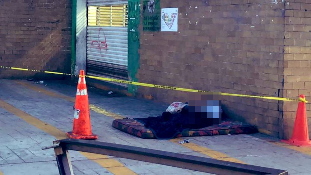 Muere indigente afuera del Metro Cuauhtémoc