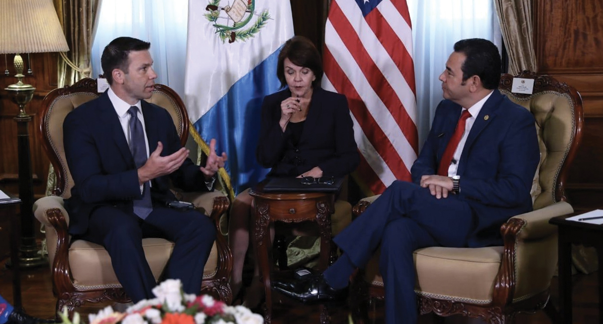 Jimmy Morales se reúne con secretario de Seguridad Nacional de EE.UU.