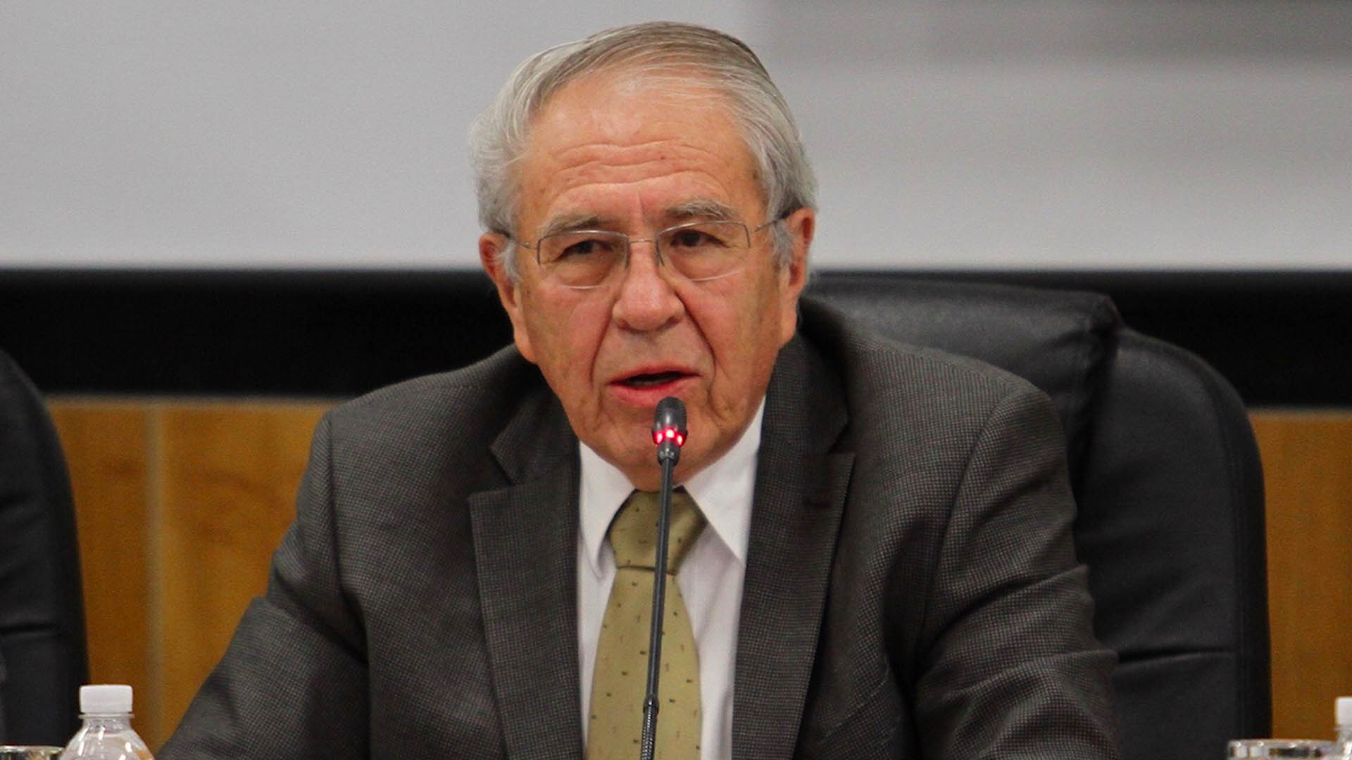 Secretario de Salud ofrece disculpa a padres de niños con cáncer