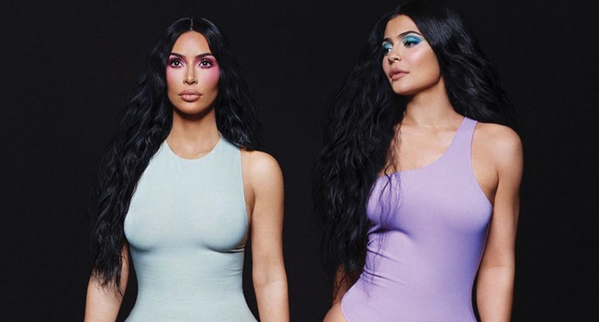 Kim Kardashian aparece en fotografía con seis dedos en el pie