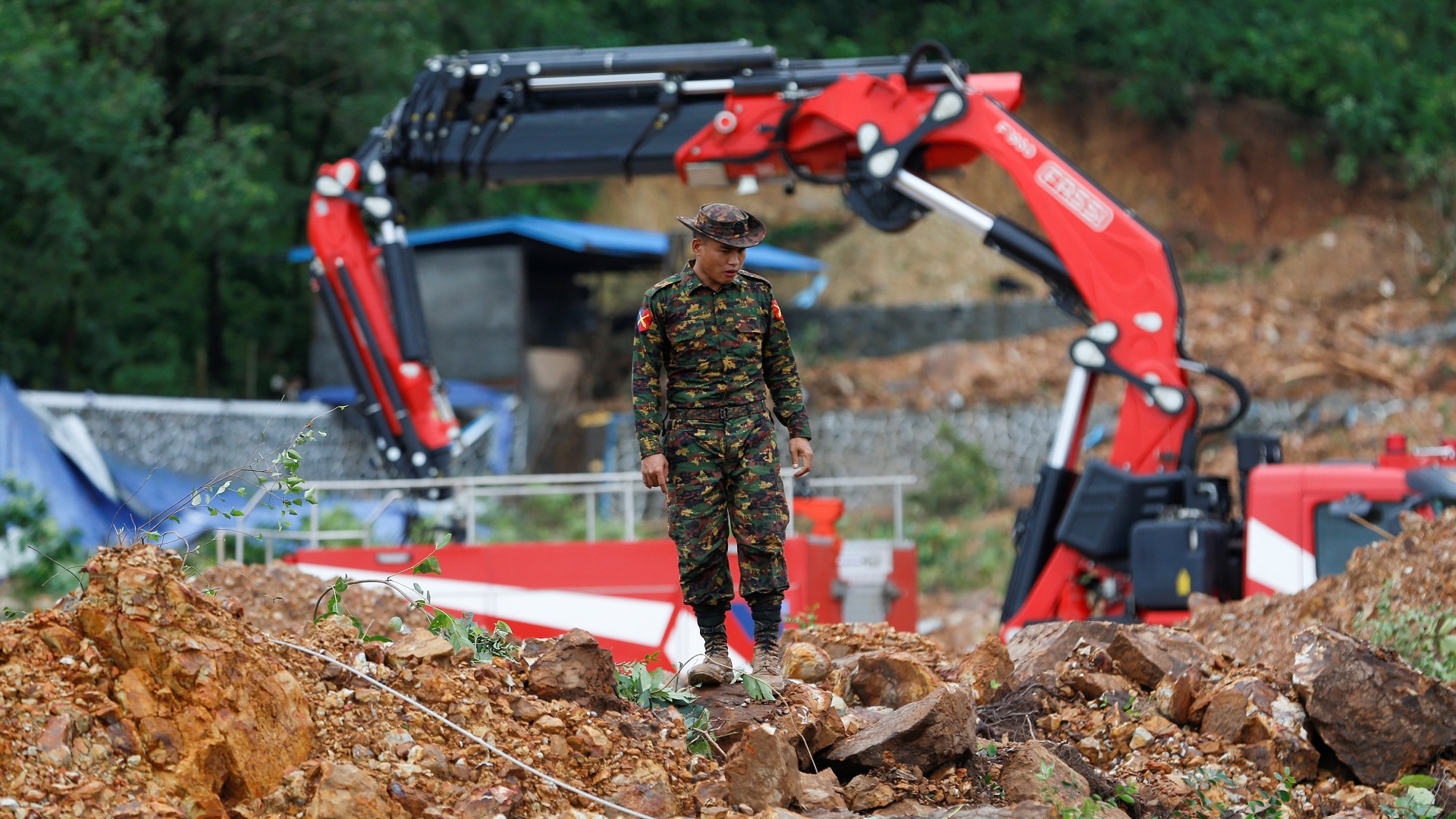Aumenta a 61 cifra de víctimas por deslizamiento de tierra en Myanmar