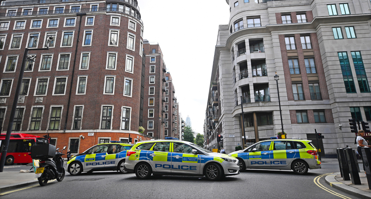 Acuchillan a hombre afuera del Ministerio del Interior de Londres