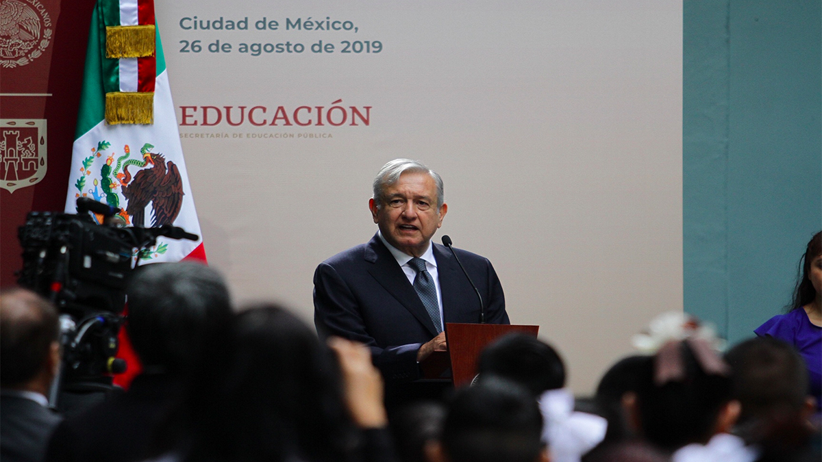 “Siempre vamos a respetar a nuestras maestras y maestros”: López Obrador
