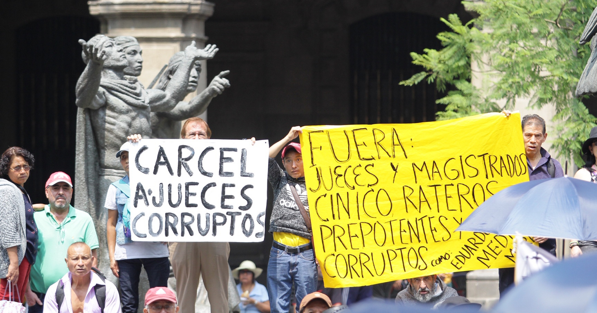 Inicia manifestación frente a la SCJN