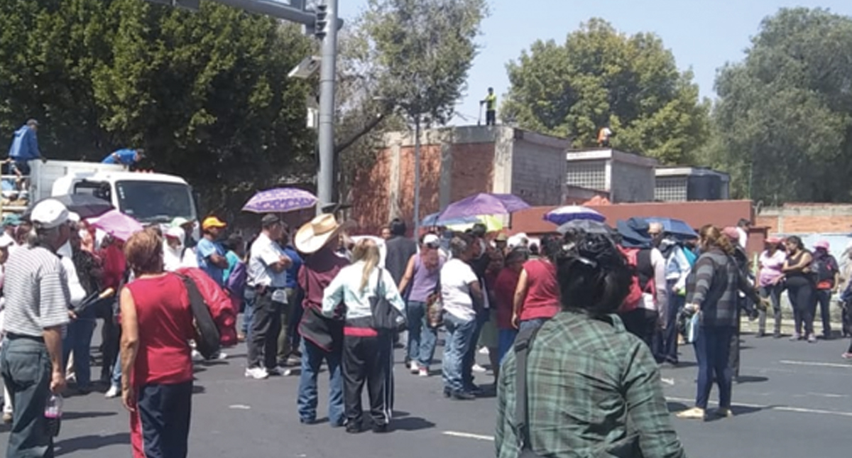 Damnificados de Xochimilco bloquean calzada San Antonio Abad
