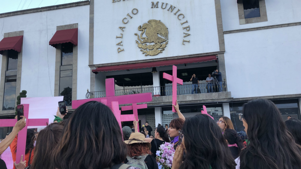 En Ecatepec, marchan mujeres para poner alto a feminicidios