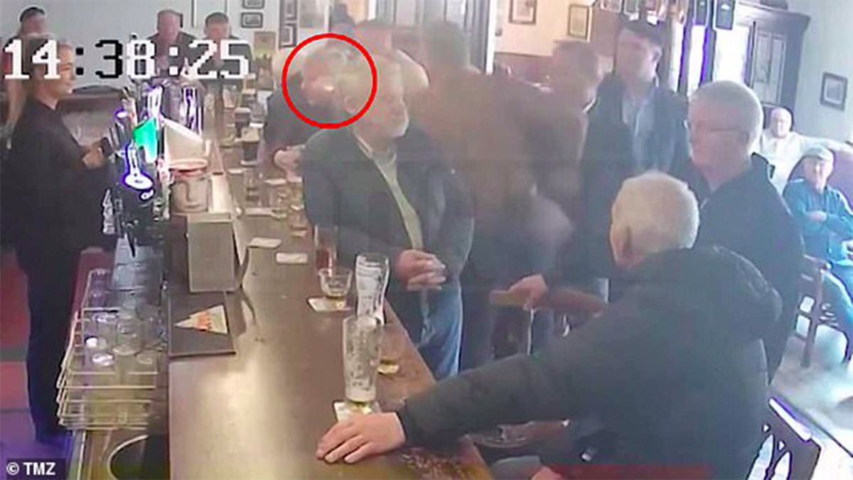 #Video Conor McGregor golpea a hombre en bar de Dublín