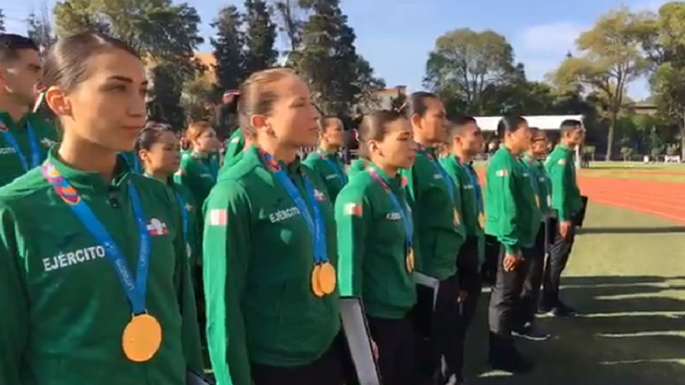 #Video Dan insignias a militares que obtuvieron medallas en Lima 2019