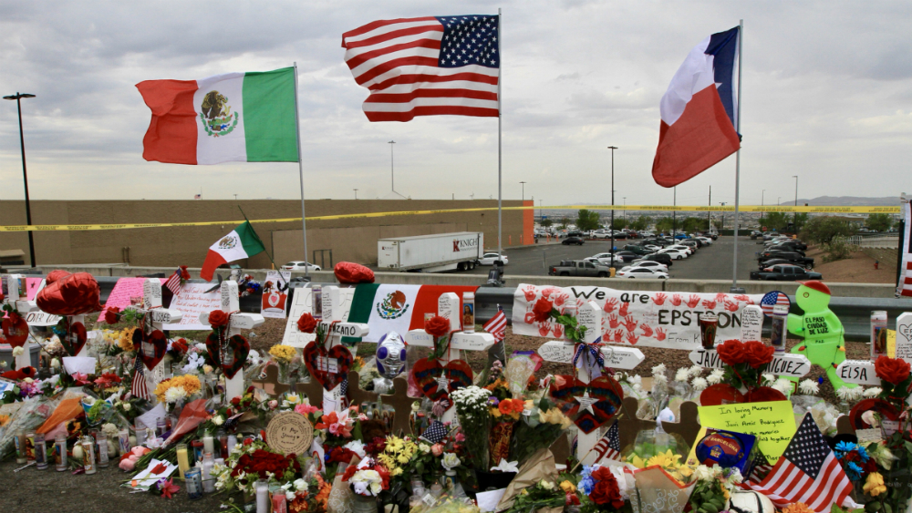 Recuerdan a víctimas de tiroteo en memorial de El Paso