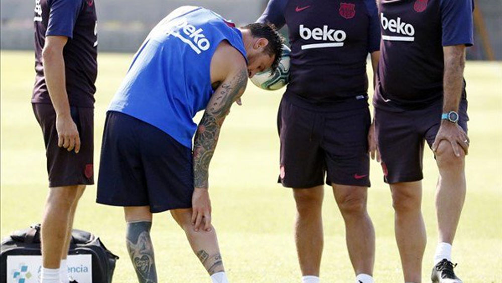 Messi no viaja a EE.UU. con el Barcelona por lesión